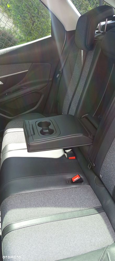 Peugeot 3008 1.5 BlueHDi Allure Pack S&S EAT8 - 9