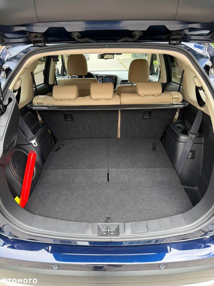 Mitsubishi Outlander 2.0 Instyle + 4WD CVT - 8
