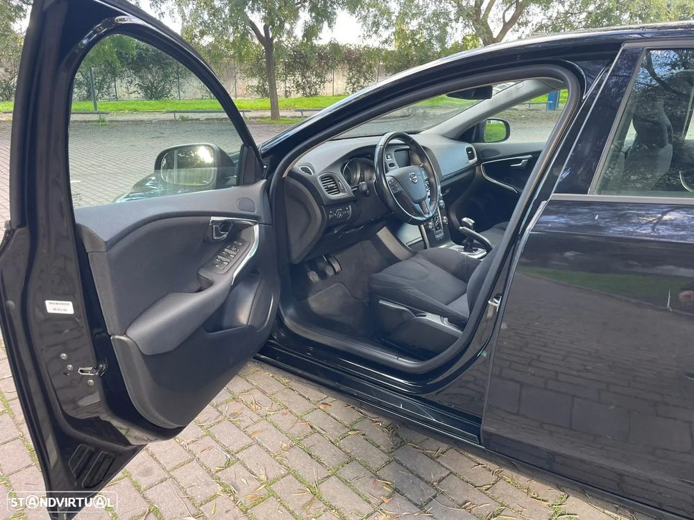 Volvo V40 2.0 D2 Momentum - 3