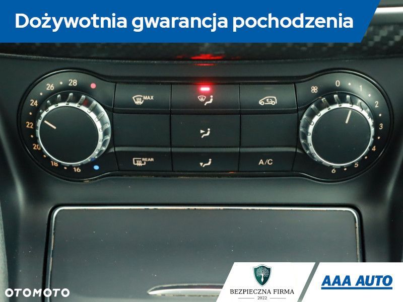 Mercedes-Benz GLA - 12