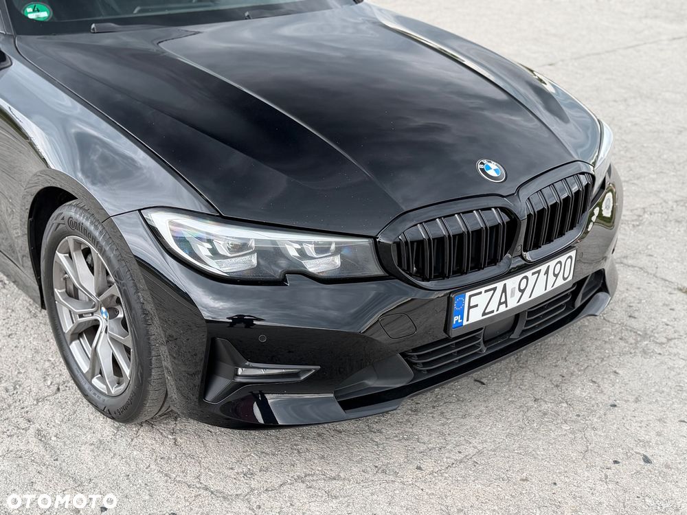BMW Seria 3 330i Sport Line - 25