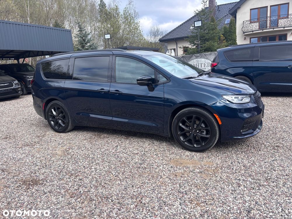 Chrysler Pacifica - 2