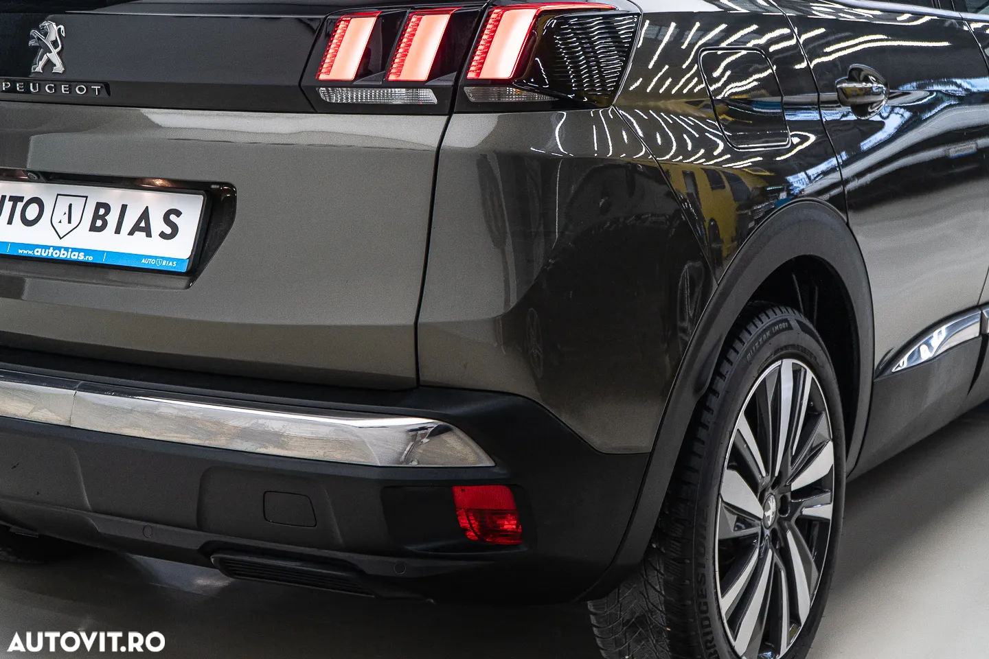 Peugeot 3008 1.2 PureTech Turbo S&S EAT8 Allure - 37