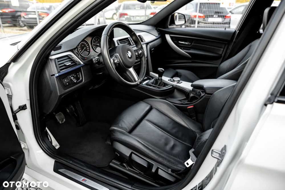 BMW Seria 3 320d xDrive M Sport - 17