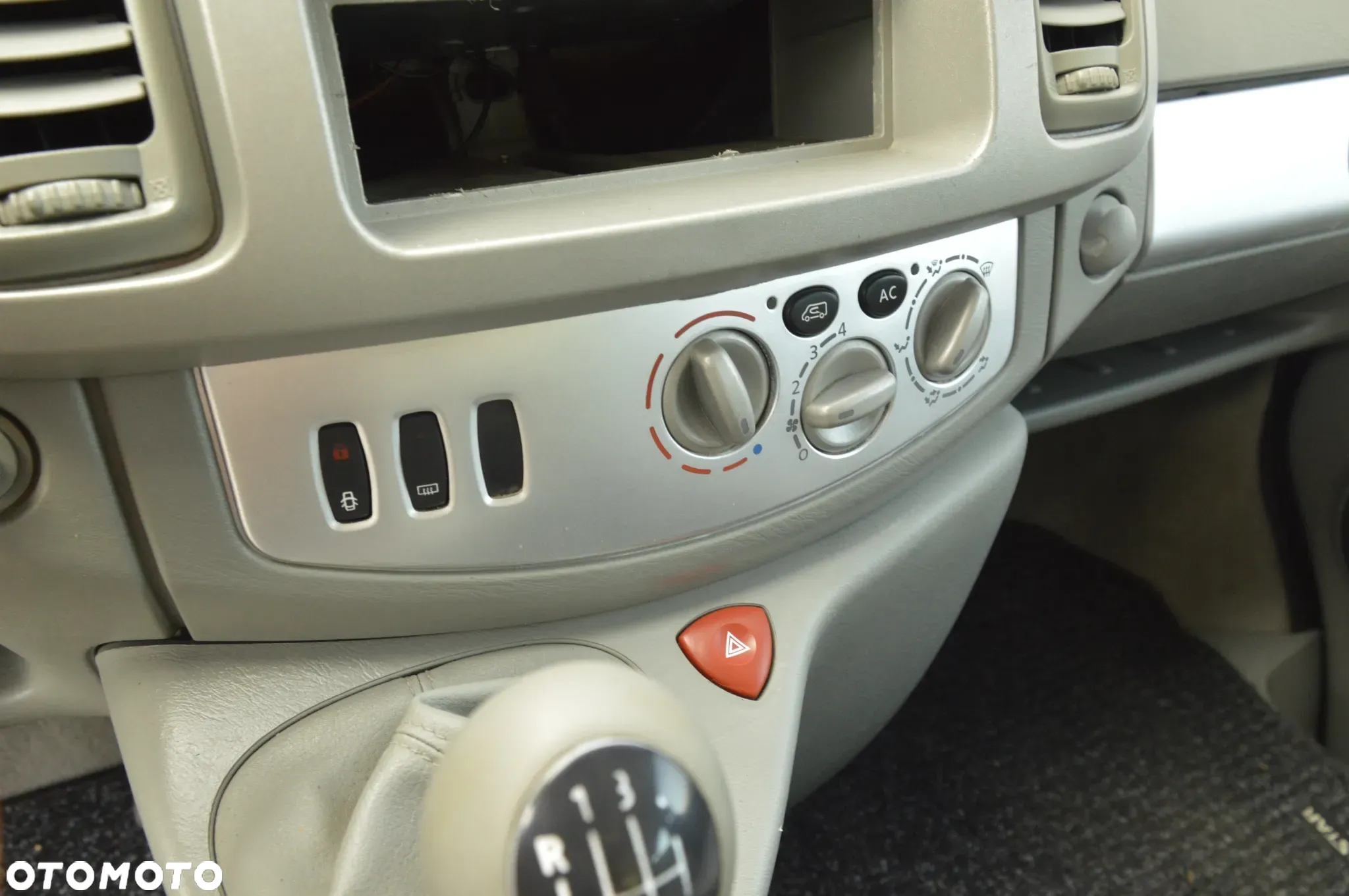 Opel Vivaro - 15
