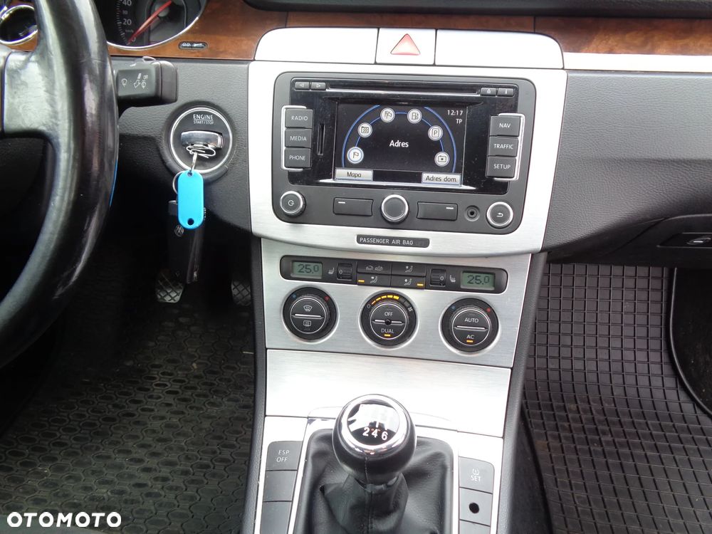 Volkswagen Passat 2.0 TDI DPF Highline - 18