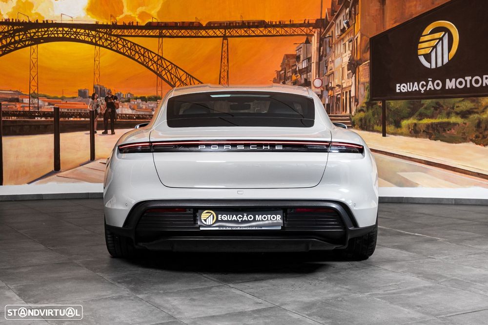 Porsche Taycan - 4