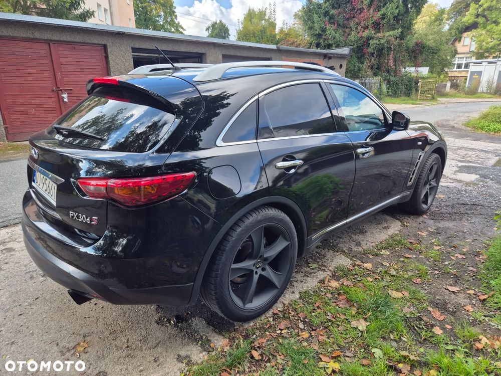 Infiniti FX FX30d S - 4