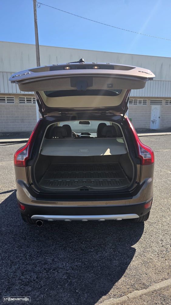 Volvo XC 60 2.0 D3 Drive — fotografia 16