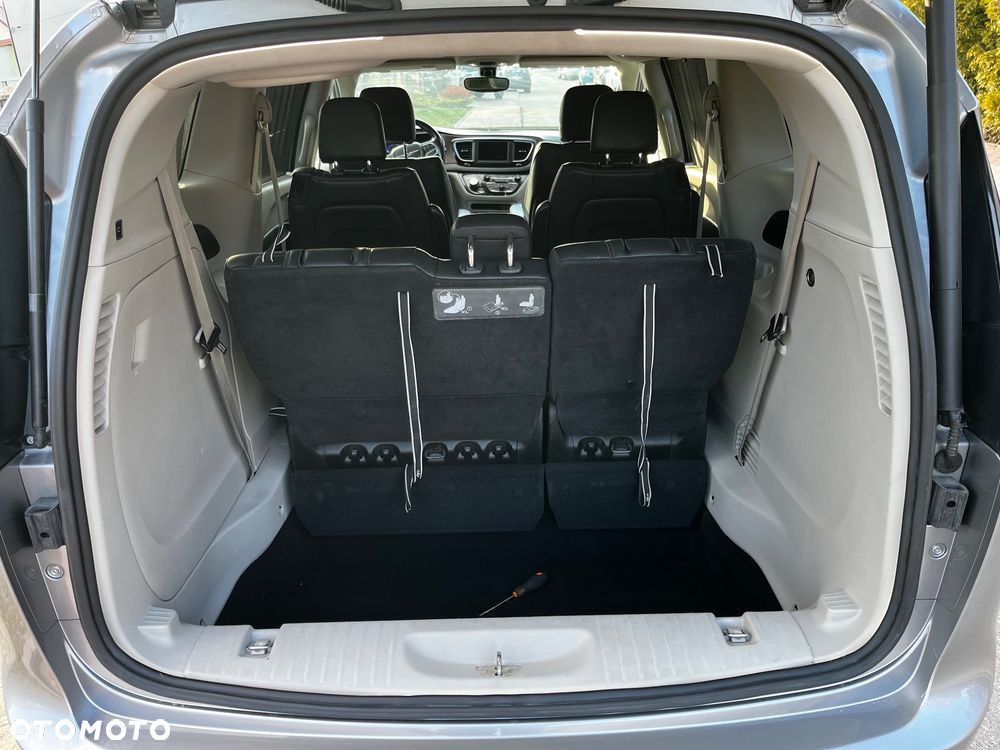 Chrysler Pacifica - 9