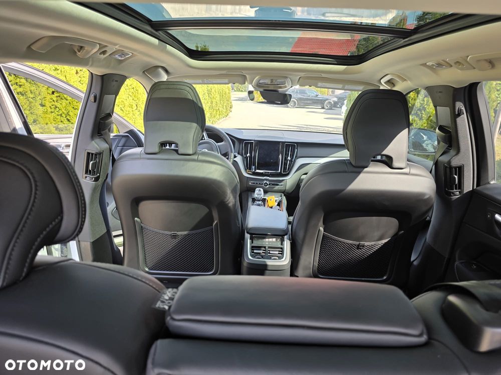Volvo XC 60 B6 B AWD Momentum Pro - 26
