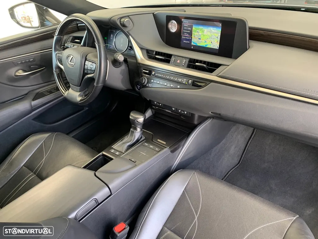 Lexus ES 300h Executive+ - 29