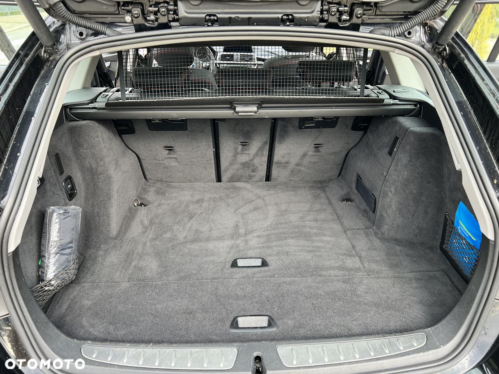 BMW Seria 3 320i xDrive Sport Line - 33