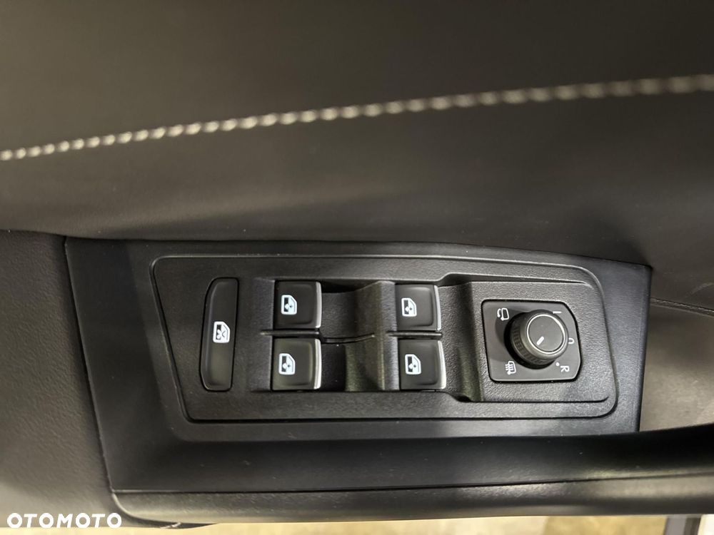 Volkswagen T-Roc 1.5 TSI Style DSG - 24