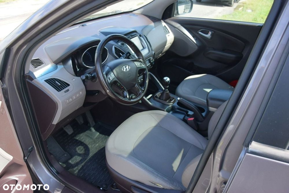 Hyundai ix35 2.0 CRDi 4WD Fifa World Cup Gold Edition - 22