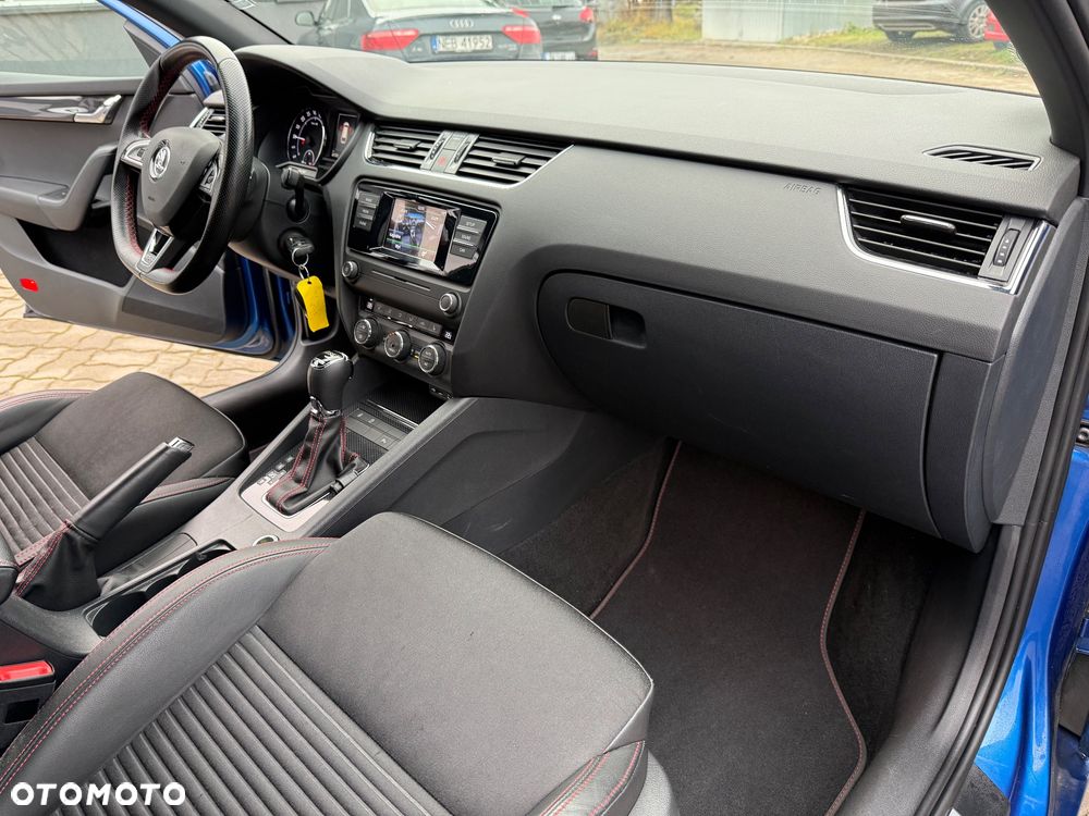 Skoda Octavia 2.0 TDI DSG RS - 21