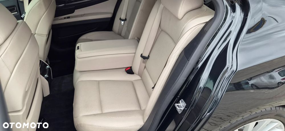 BMW Seria 7 750i - 10