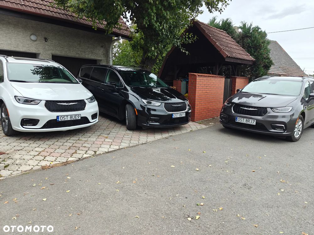Chrysler Pacifica - 16