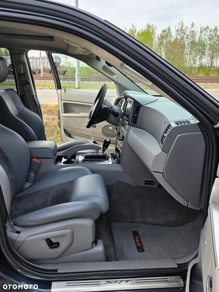 Jeep Grand Cherokee - 26