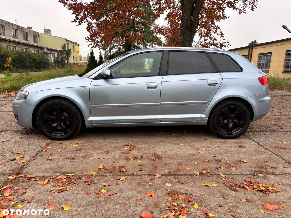 Audi A3 Sportback 1.6 FSI Attraction - 4