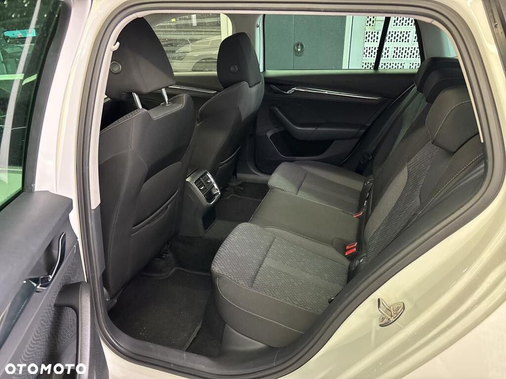 Skoda Octavia 2.0 TDI Style DSG - 6