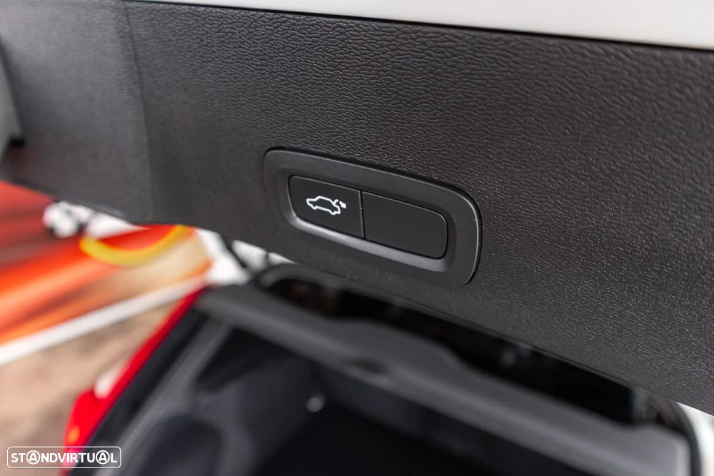 Volvo XC 40 2.0 D3 Momentum Plus Geartronic - 26