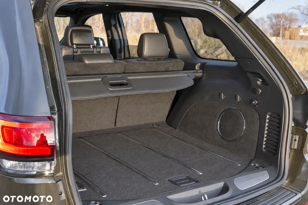 Jeep Grand Cherokee - 24