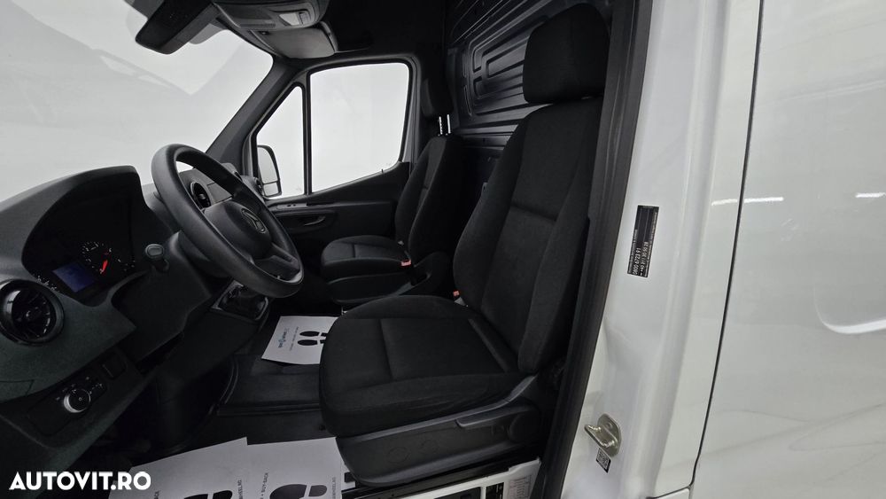 Mercedes-Benz Sprinter - 13