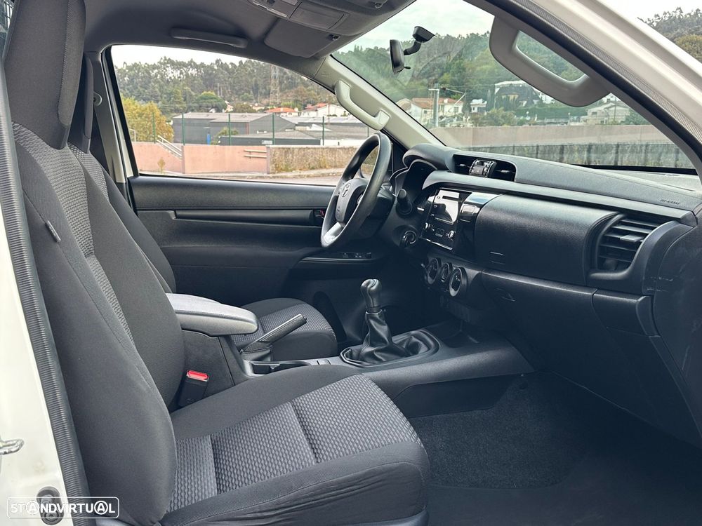 Toyota Hilux 2.4 D-4D 4WD CE CM - 17