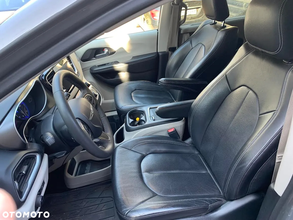 Chrysler Pacifica - 10