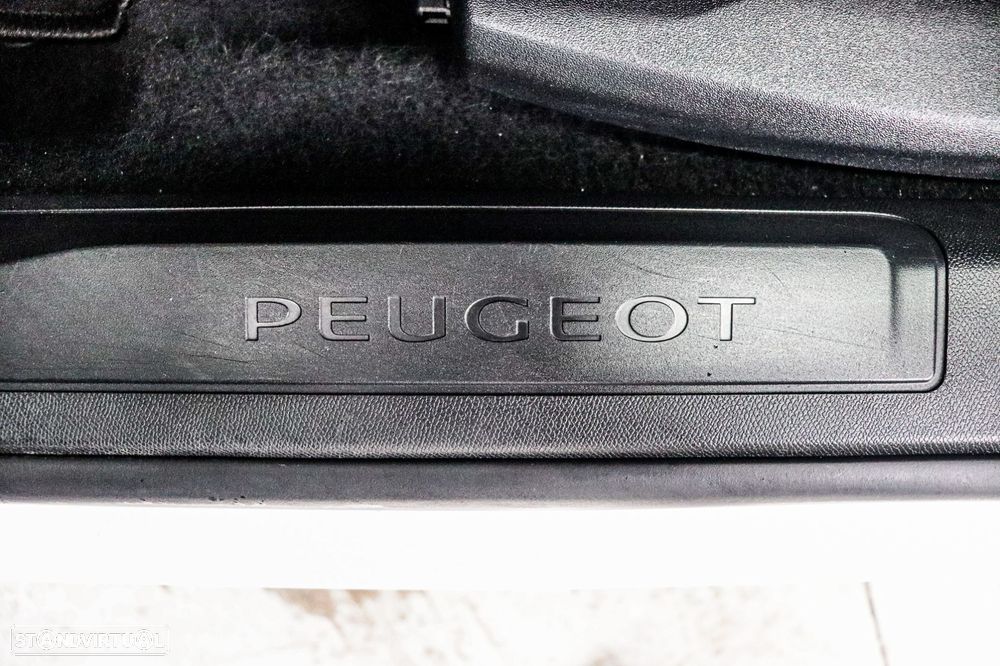 Peugeot 3008 1.2 PureTech Active Pack - 16