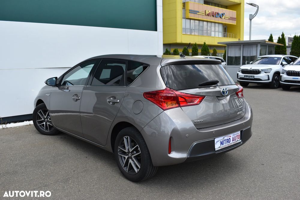 Toyota Auris 1.8 L VVT-i Luna - 5