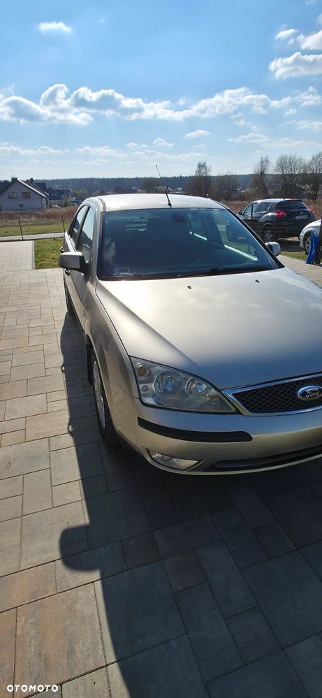 Ford Mondeo 1.8 Ambiente - 12