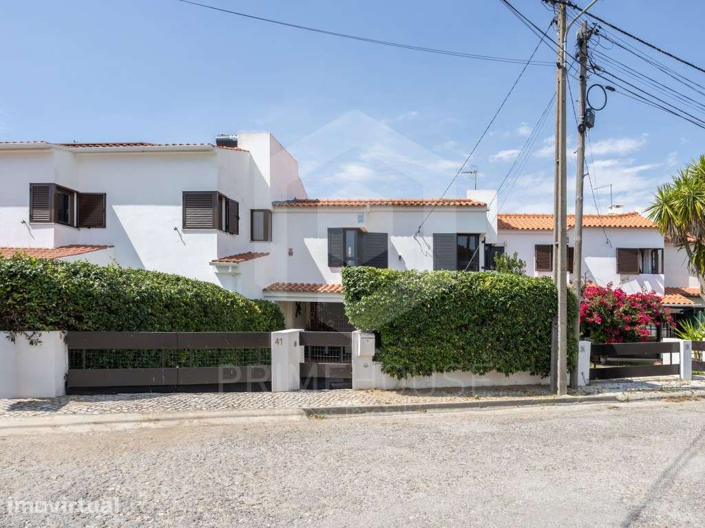 Moradia em Banda T4 com 4 quartos em Sesimbra, ideal para famílias. - Grande imagem: 2/56