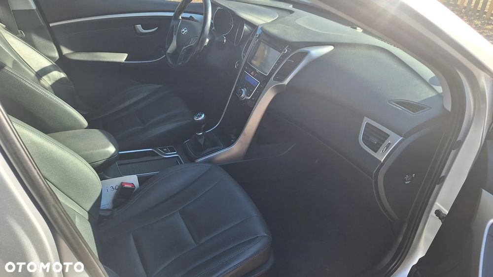 Hyundai i30 blue 1.6 CRDi Premium - 15