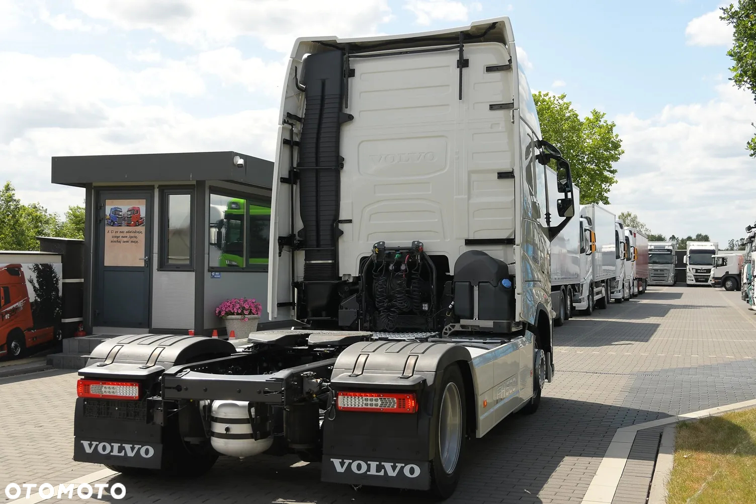 Volvo FH500 ///* 2021///* XXL///* LOW DECK///* MEGA///* FULL LED///* TABLET///* KLIMATYZACJA POSTOJOWA///* WAGA///* ZABUDOWY MIĘDZYOSIOWE///* STAN BARDZO DOBRY - 4