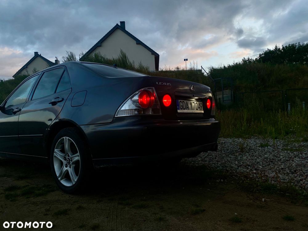Lexus IS - 15