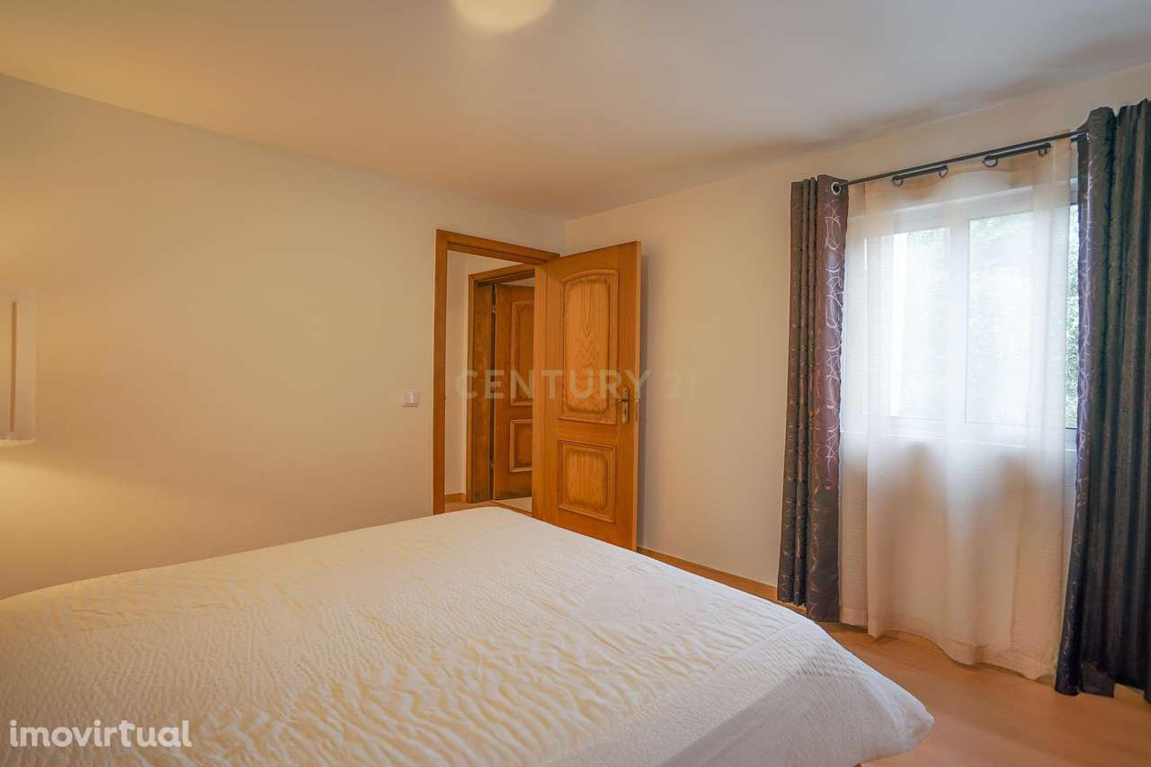 Moradia T3+T2 Totalmente equipada e mobilada com terreno - Grande imagem: 3/48