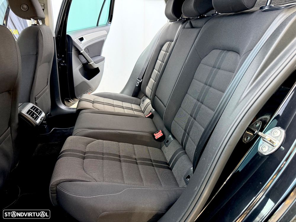 VW Golf - 48