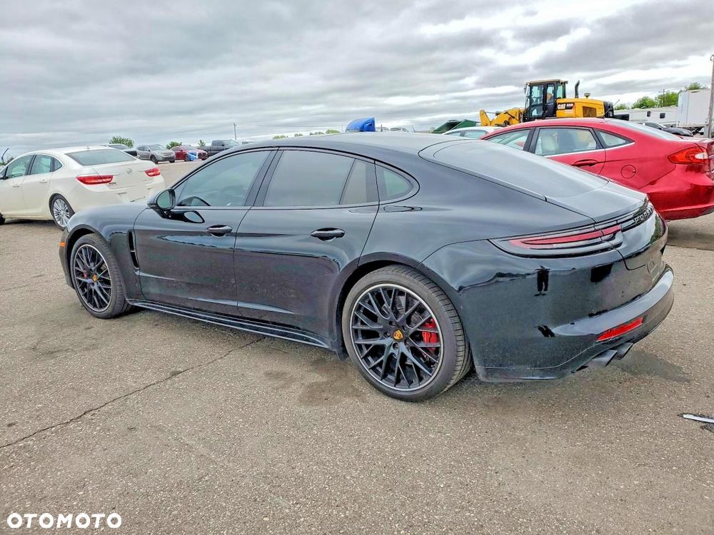 Porsche Panamera - 4