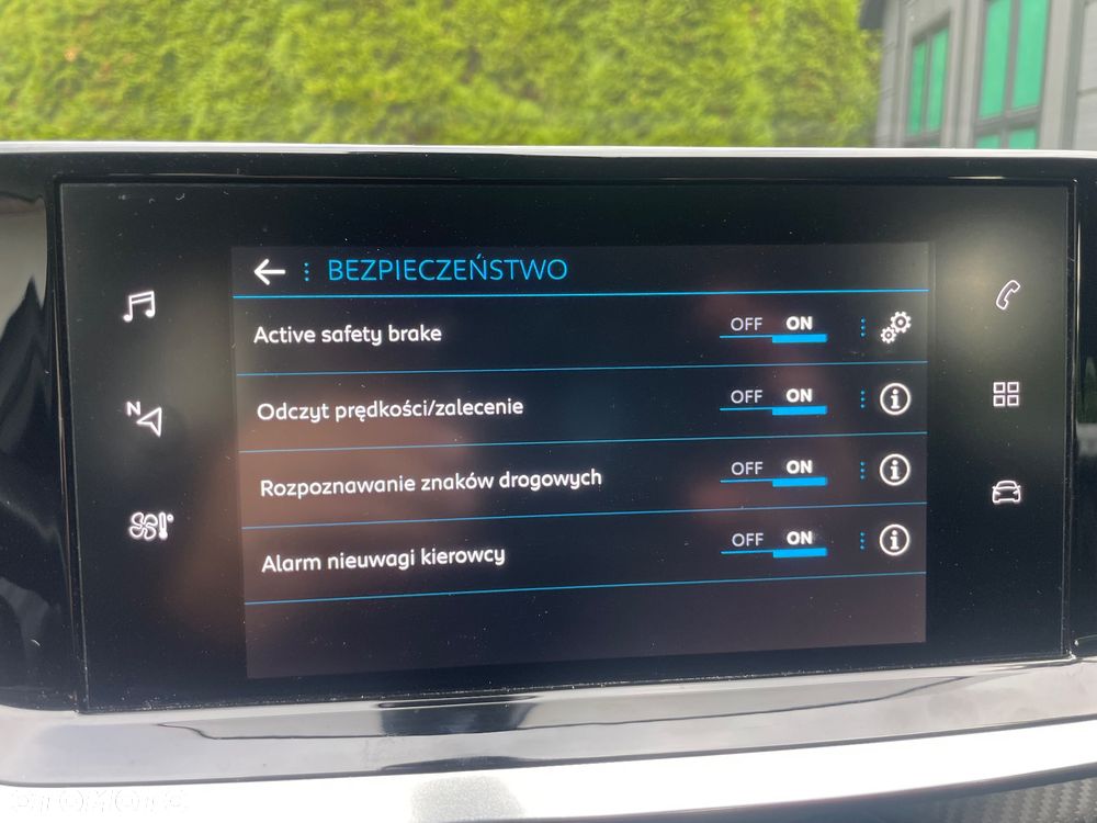Peugeot 2008 PureTech 100 Allure - 12