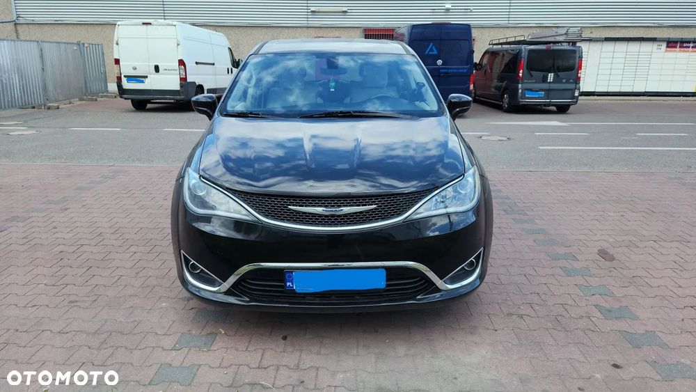 Chrysler Pacifica - 2