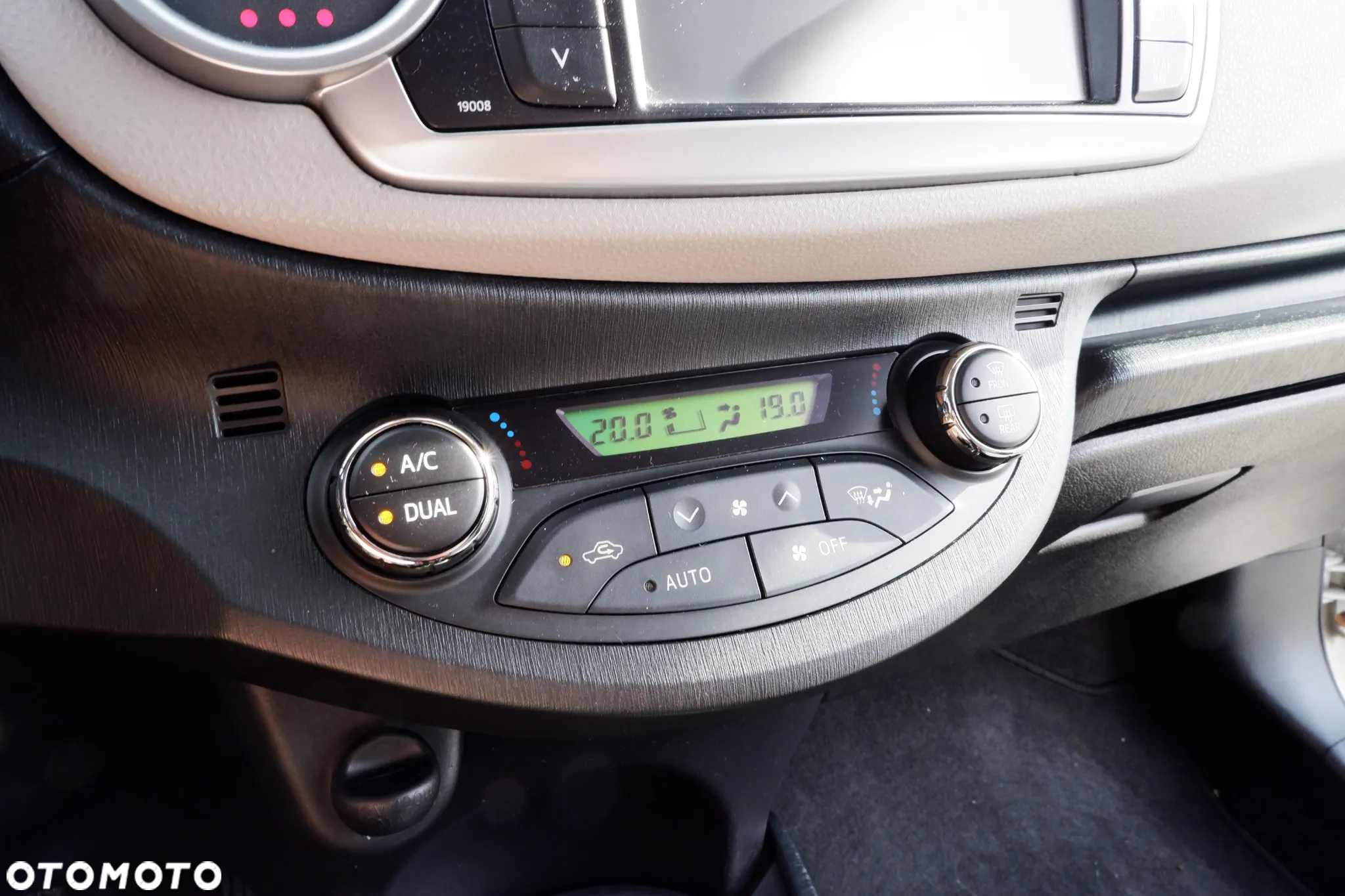 Toyota Yaris 1.0 Sol - 23