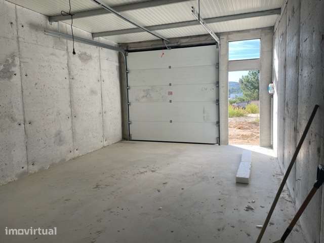 Garagem Fechada (Box) perto do Centro de Torres Vedras - Grande imagem: 2/22