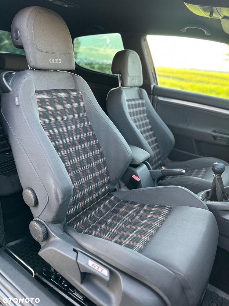 Volkswagen Golf 2.0 TSI GTI - 12