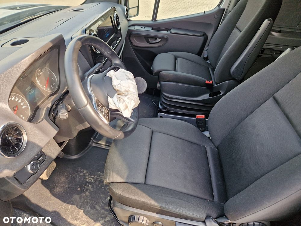 Mercedes-Benz Sprinter - 15