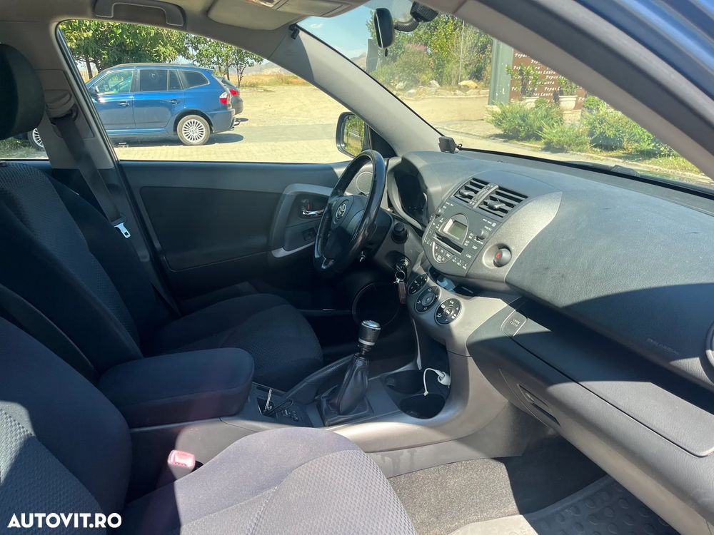 Toyota RAV4 2.2 D-4D Executive - 1