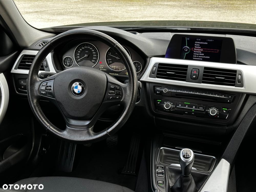 BMW Seria 3 320d - 12