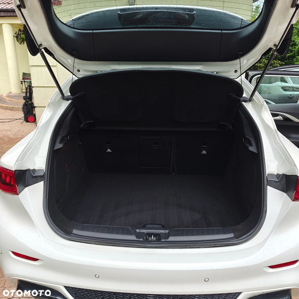 Infiniti Q30 1.6t Sport Tech 7DCT - 11