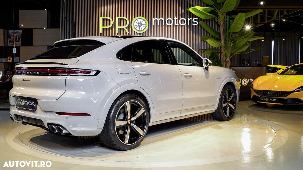 Porsche Cayenne Coupe E-Hybrid - 3
